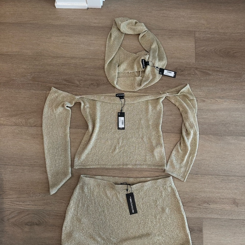 Elegant Gold Women's Skirt Set